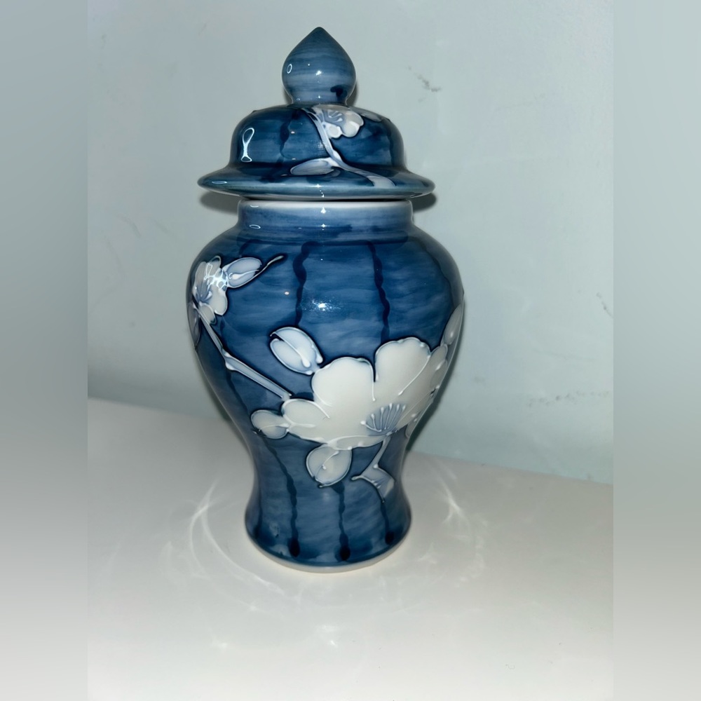 Camellia Folkart Porcelain Temple Vase by Fitz and Floyd Japan